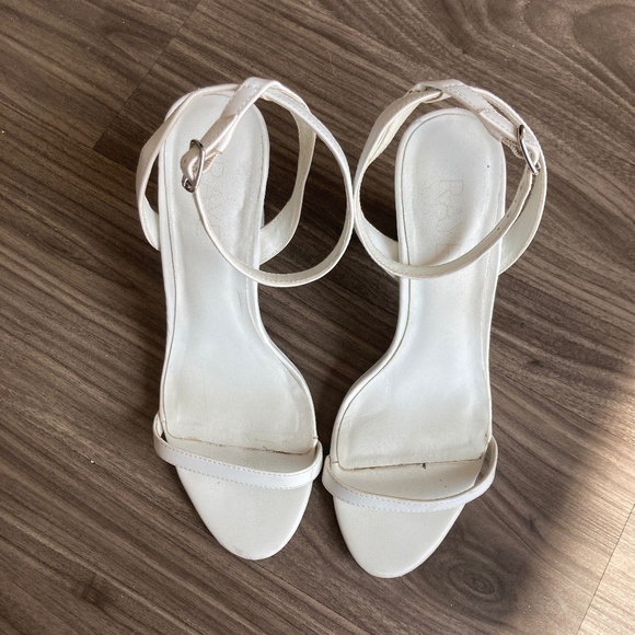 Revolve X RAYE Womens Valerie Block Heel Ankle Strap White Size 8.5 - Picture 2 of 7